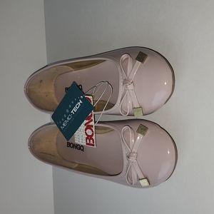 BONGO NWT DIVINITY NEUTRAL PANTENT FLAT SHOE - SIZE 7